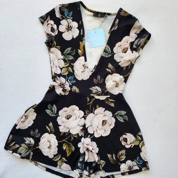 Missguided Cap Sleeve Dark Floral Playsuit Black Summer Romantic Feminine Cute - Picture 1 of 13